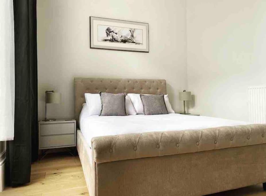 Grand On Hoe/barbican Allocated Parking! Apartment *