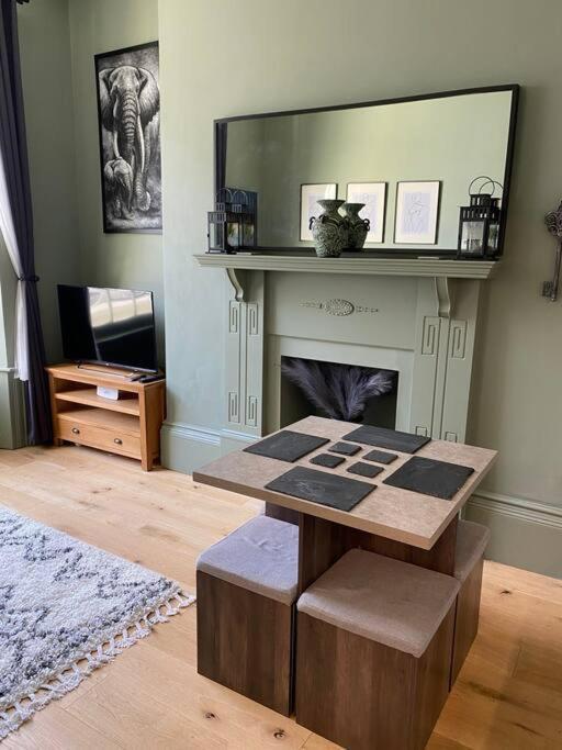 Apartment Grand On Hoe/barbican Allocated Parking!