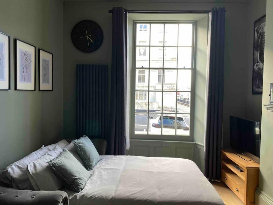 Apartment Grand On Hoe/barbican Allocated Parking!
