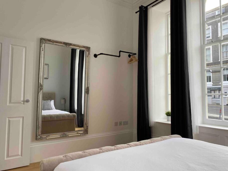 Apartment Grand On Hoe/barbican Allocated Parking! *