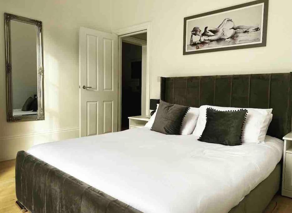 Grand On Hoe/barbican Allocated Parking! *