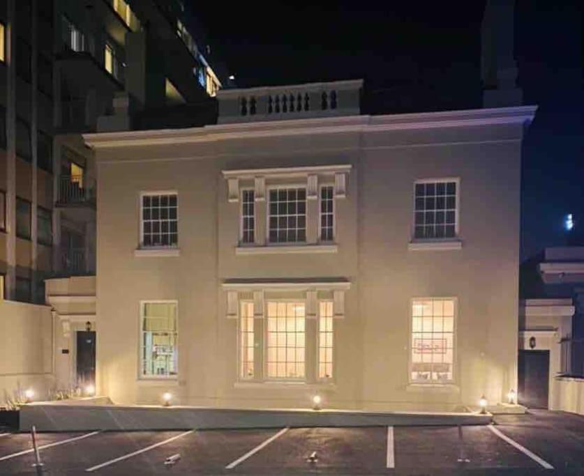 Apartment Grand On Hoe/barbican Allocated Parking!