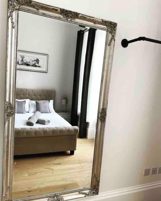 Grand On Hoe/barbican Allocated Parking! Apartment