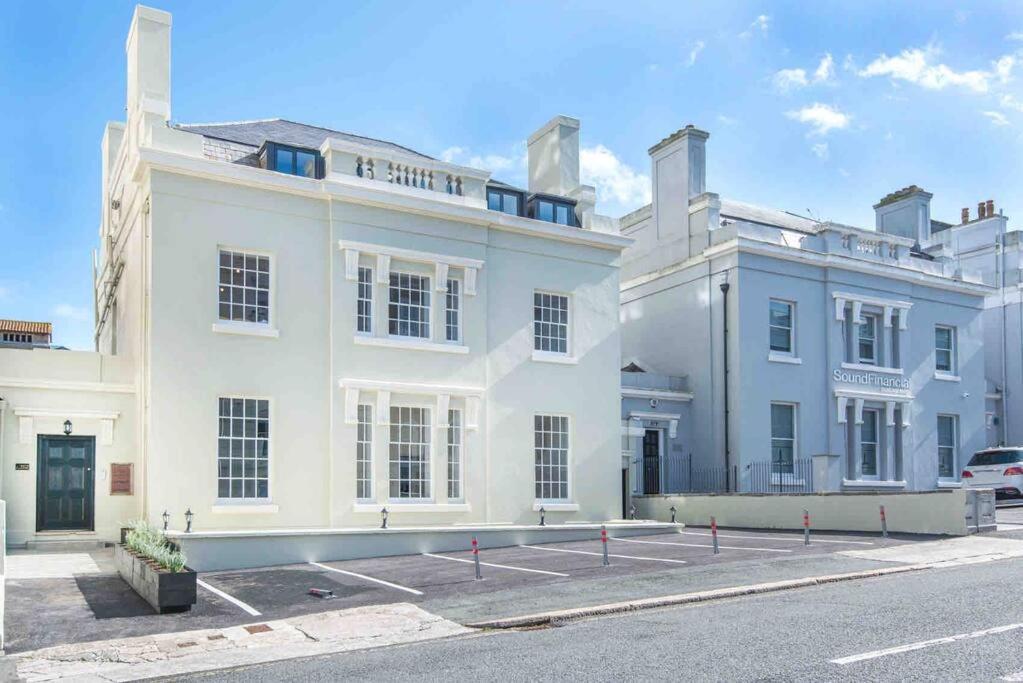 Grand On Hoe/barbican Allocated Parking! *