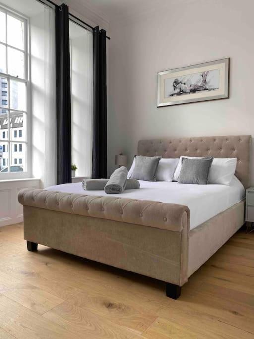 Apartment Grand On Hoe/barbican Allocated Parking!